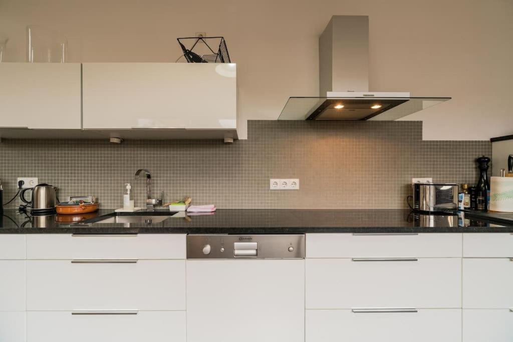 Ruhige Dachwohnung Mit Terrasse Berlin Mitte - Spacious Modern Rooftop Loft In Berlin Mitte Экстерьер фото